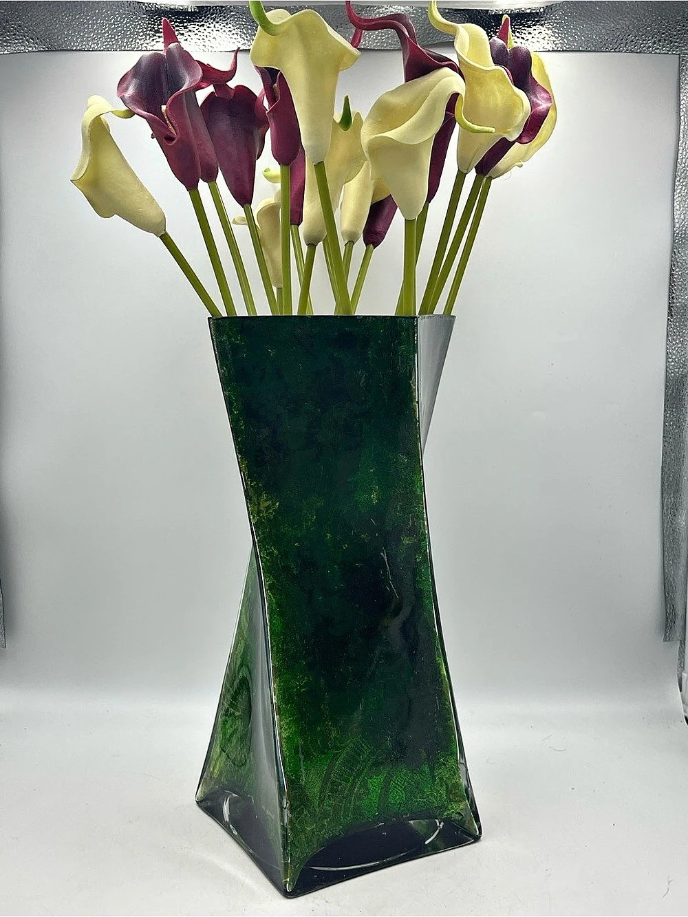 VTG MCM Handcrafted Art Glass Emerald Green Twist Vase w/ Textured Gold Interior